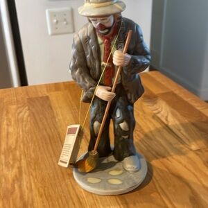 Vintage The Emmett Kelly Jr
Collection Clown Sweeping Up by Flambro Figurine 8"